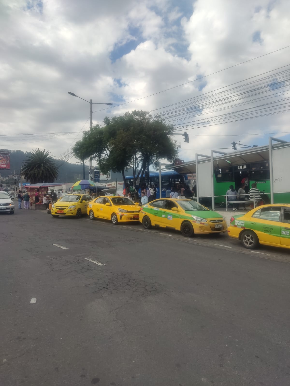 Parada de Taxis en el Parque de Cumbayá
